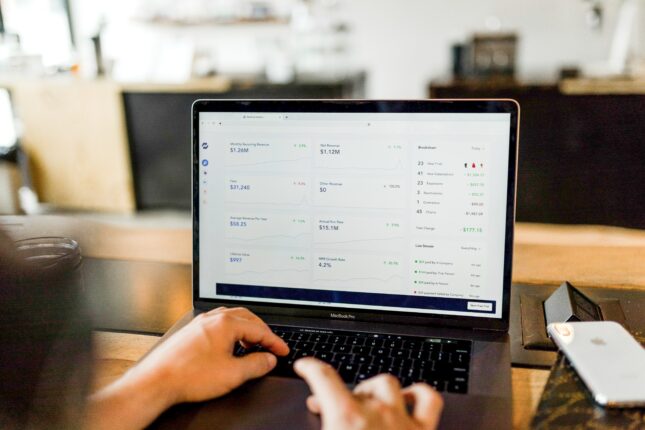 Universal Analytics continue de traiter les données, mais plus pour longtemps