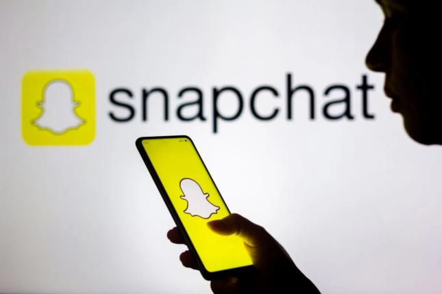 Les utilisateurs de Snapchat aux États-Unis pourront bientôt acheter des produits Amazon sans quitter l'application.